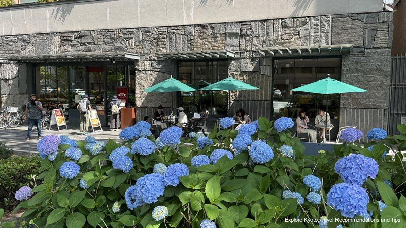 Shinshindo bakery at Oike street