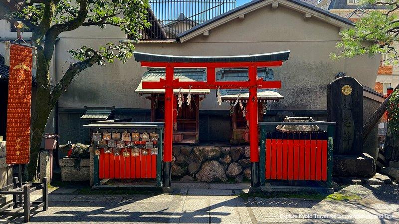 commemorative monument celebrating the marriage of the Crown Prince